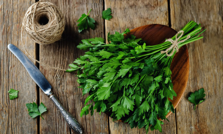 Benefits, Uses & Side Effects of Parsley